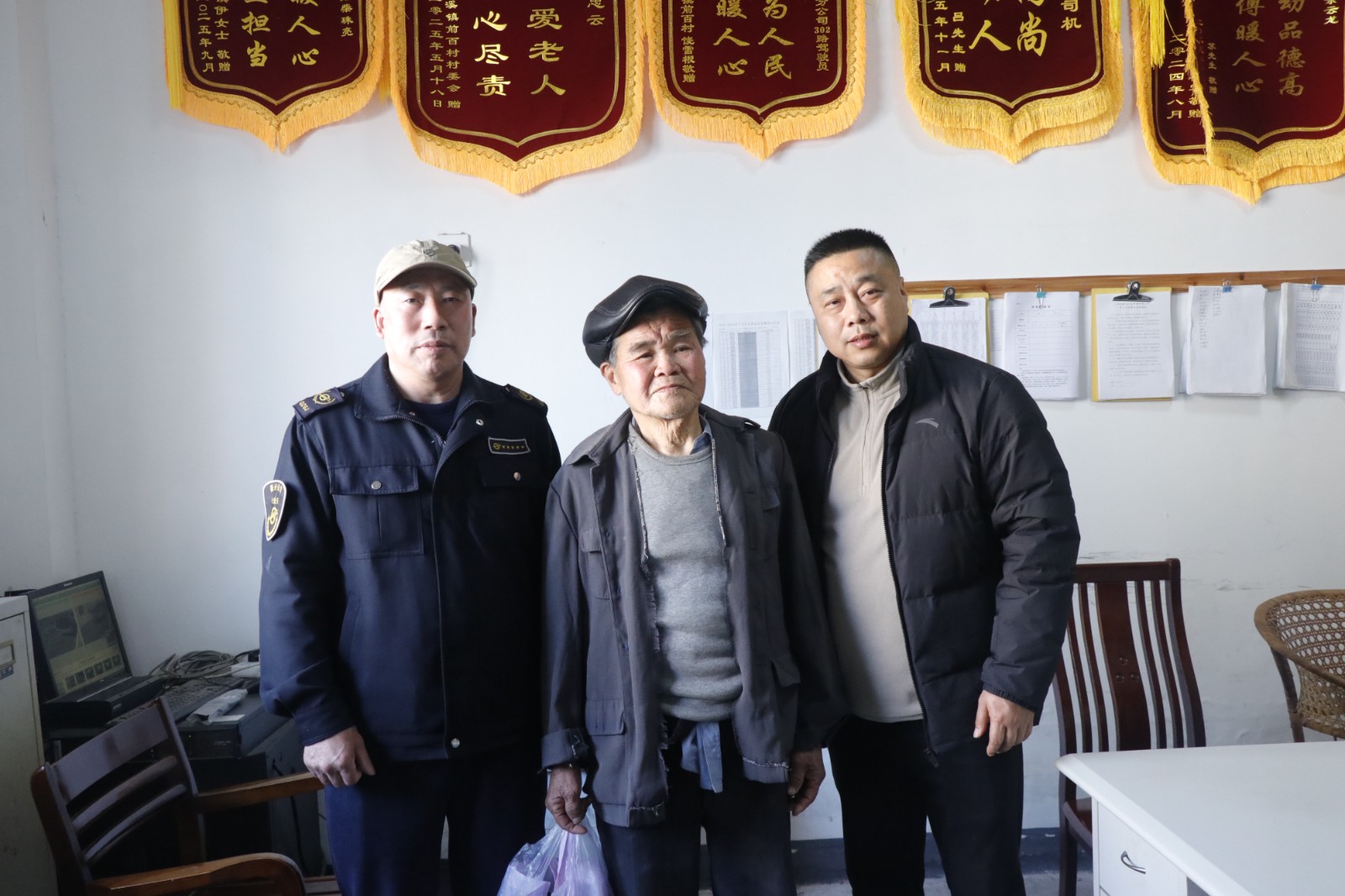 一線風(fēng)采丨四萬(wàn)巨款失而復(fù)得！衢州公交人誠(chéng)信守護(hù)八旬老人遺失款